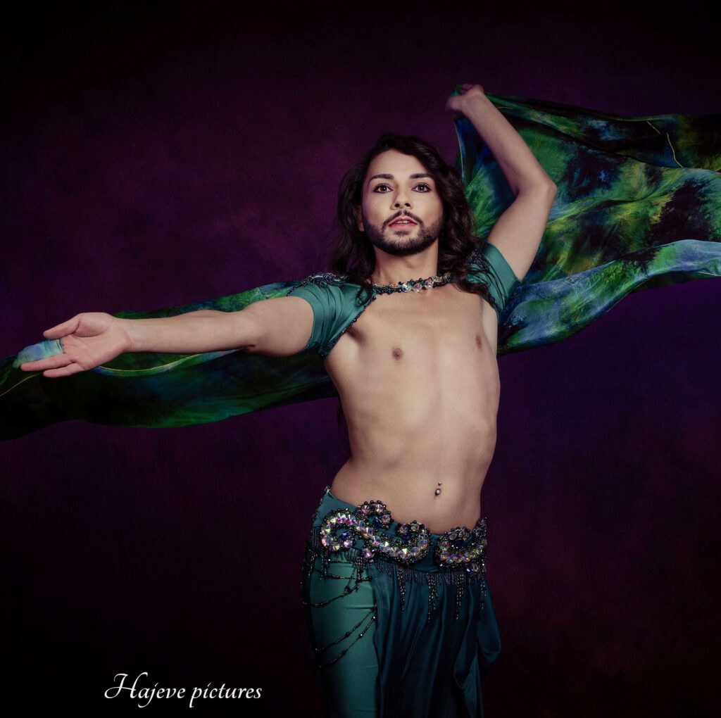 Belly_dancer_male_costumes_green